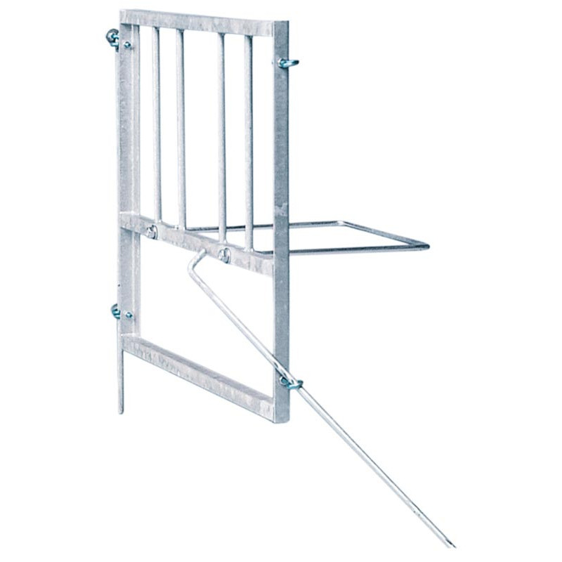 Gittertür mit einfachem Eimerhalter.