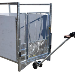 Transportdeichsel für fahrbare kälberboxen