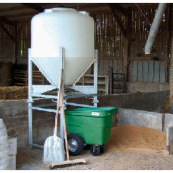 Fußerhöhung für Futtersilo mit Kleinem Fassungsvermögen auf Rahmengestell Fußerhöhung für Futtersilo mit Kleinem Fassungsvermögen auf Rahmengestell