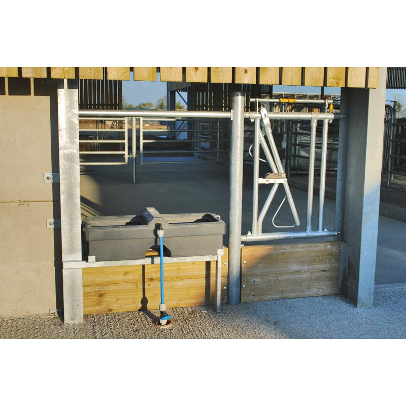 Doppelte 72 M Polybac Tränke mit Innenrand und Befestigungsrahmen Doppelte 72 M Polybac Tränke mit Innenrand und Befestigungsrahmen